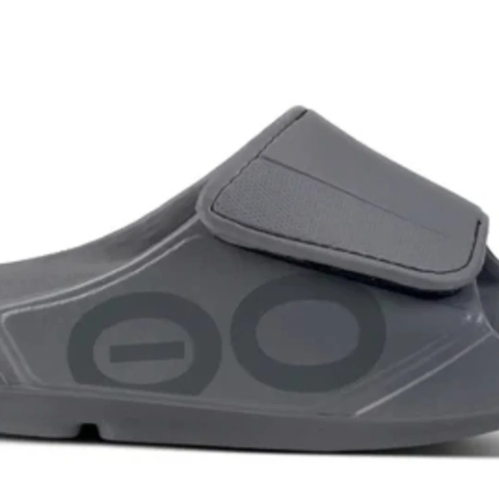 Gray OOFOS Men's Recovery Sandals